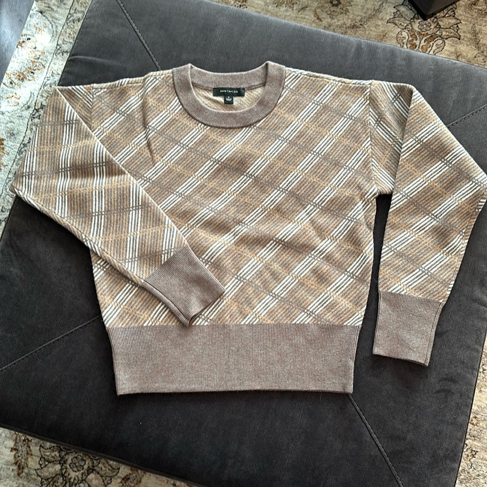 Ann Taylor Cropped SweaterNeutral tones Size M